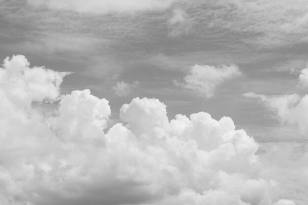 Lage hoek van wolken aan de hemel