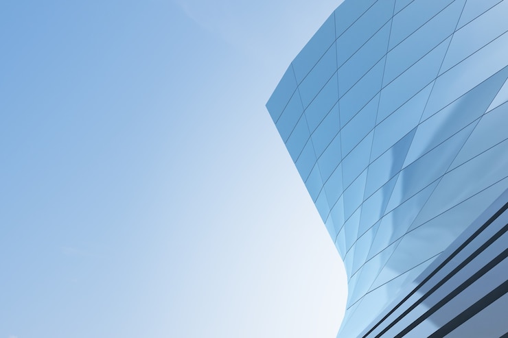 Lage hoekmening van futuristische moderne architectuur, wolkenkrabber van corporate kantoorgebouw, 3D-rendering.