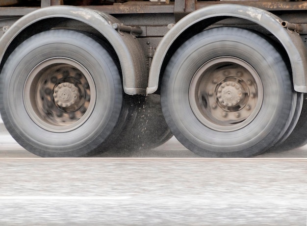 Lage hoekmening van wielen van zware vrachtwagen