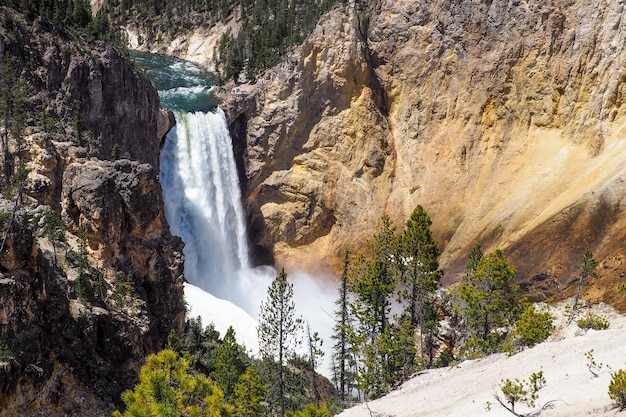 Foto lagere watervallen in de grand canyon van yellowstone yellowstone national park