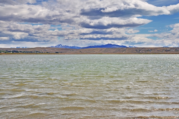 Foto lago lago argentino nella laguna nimez reserva, el calafate, patagonia, argentina