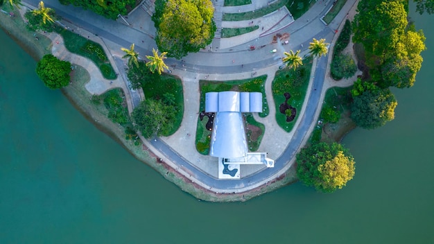 Lagoa da Pampulha in Belo Horizonte met uitzicht op de kerk van Sao Francisco de Assis en Guanabara Park Minas Gerais Brazilië Luchtfoto