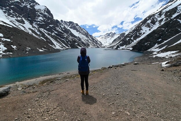 Photo laguna del inca is a lake in the cordillera region chile near the border with argentina the lake is in the portillo region