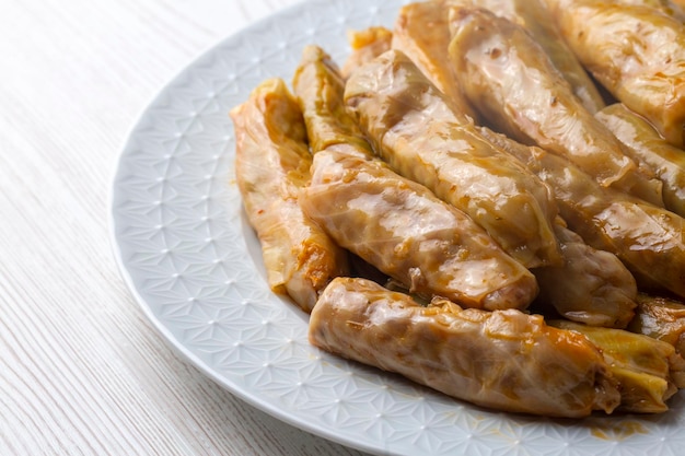 Lahana Sarma, Turks traditioneel eten, een gekookt koolblad dat wordt gevormd tot een rol met een vulling van rijst