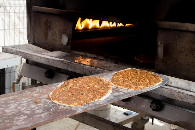 Photo lahmacun turkish pizza pancake with spicy meat filling