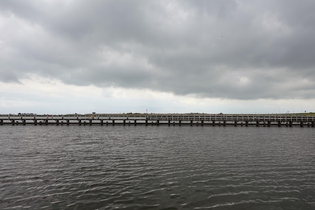 北の海の近くの湖または湾北ホラントの美しさ