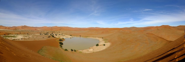 Озеро в дюнах пустыни Намиб Sossusvlei Namibia