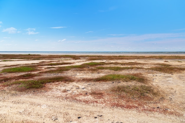 Lake ebeity, groot zoutmeer met therapeutische modder.