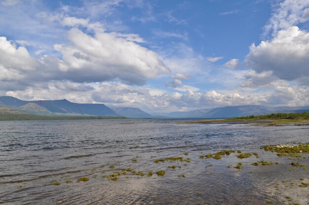 Lake Glubokoe op het Putorana-plateau