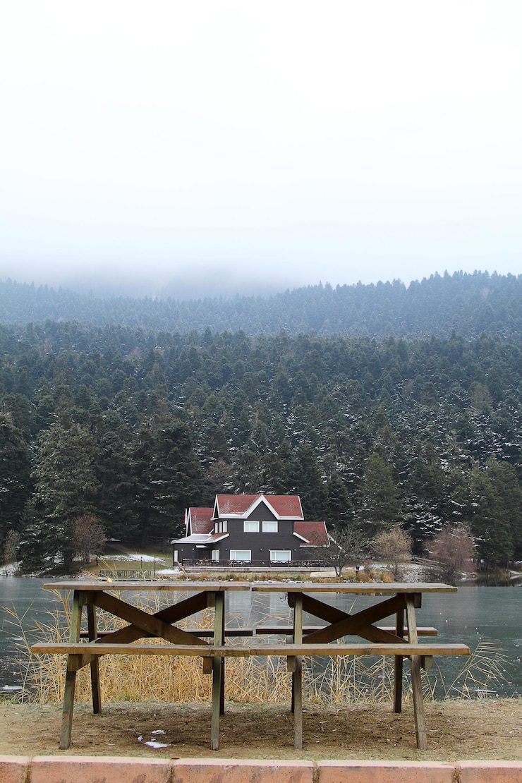 Photo lake home near the golcuk lake in bolu turkey