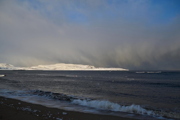 Lake Manasarovar in West-Tibet Volgens de hindoe-religie werd het meer voor het eerst gecreëerd in de geest van de Heer Brahma, waarna het zich op aarde manifesteerde