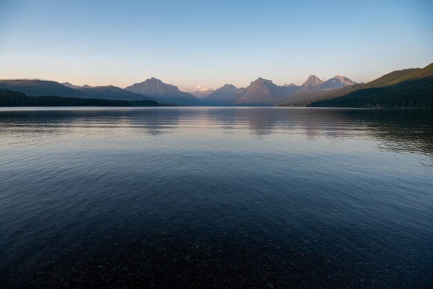 Foto il lago mcdonald.