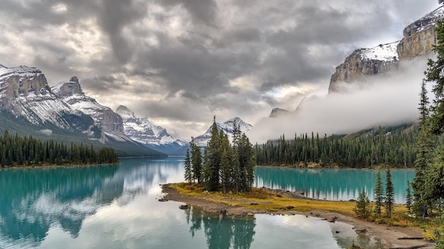 Photo lake in the mountains