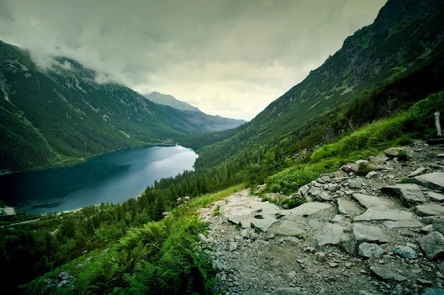 Photo lake in mountains