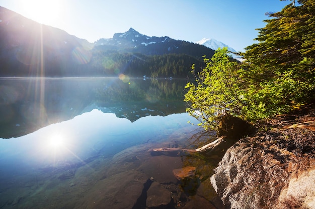 山の湖