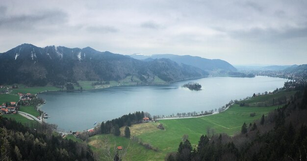 Photo lake schliersee in bavarian alps bavaria germany april 2019