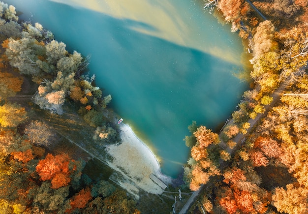 Фото Берег озера осенью