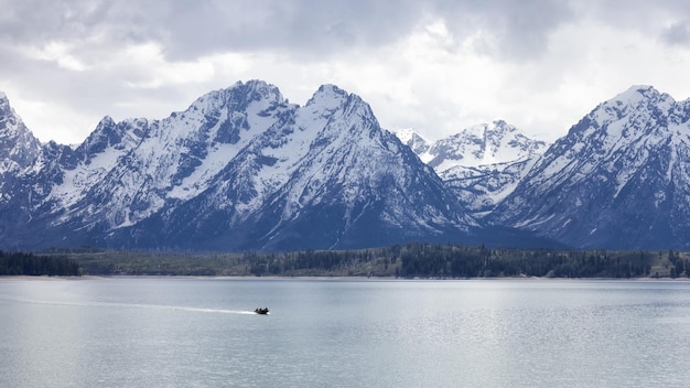 Lake surrounded by trees and mountains in american landscape