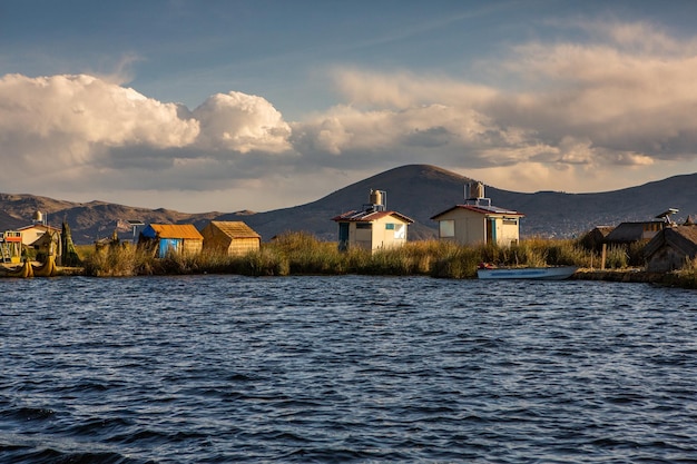 Il lago titicaca è il lago più grande del sud america e il lago navigabile più alto del mondo