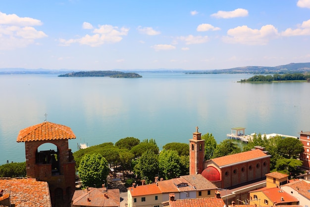 Passignano sul Trasimeno 성, 이탈리아에서 Trasimeno 호수 보기. 이탈리아 풍경