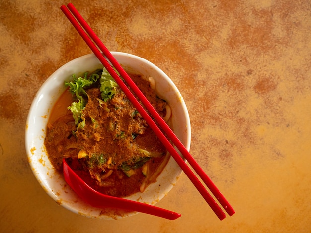 Laksa noodle lokaal eten en traditioneel in pinang, maleisië