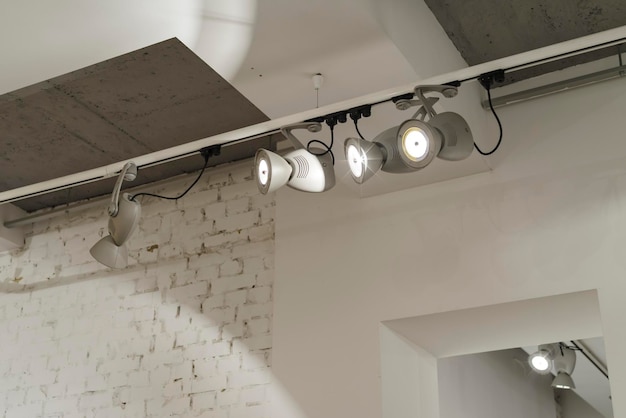 Lamp onder het plafond in het interieur elektrisch