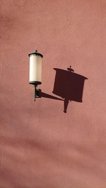 Foto lampschaduwen tegen de muur