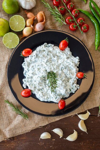 Lamsoorsalade met Yoghurt gezonde maaltijd bereid met yoghurt lamsoren chili pepers zout olie