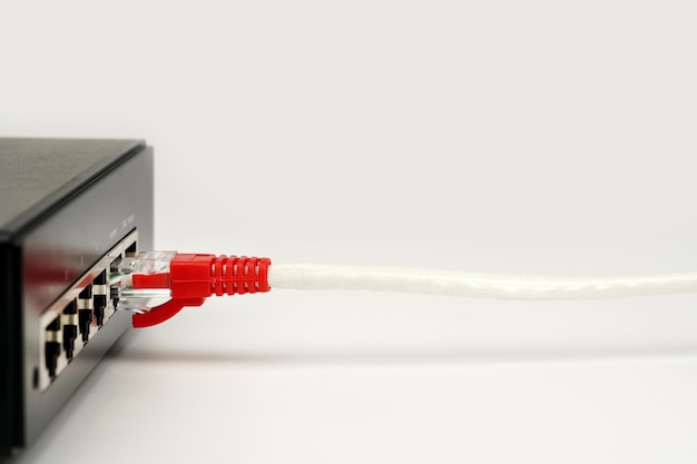 LAN-netwerk en internetverbinding Ethernet RJ45-kabelstekker naar lan-poortmodemrouter