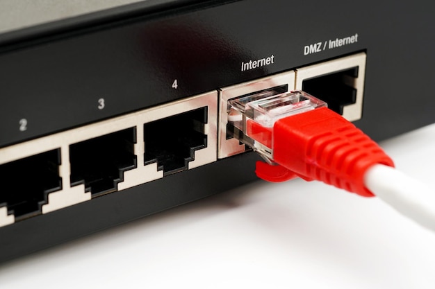 Фото Сеть lan и подключение к интернету кабель ethernet rj45 штекер к порту локальной сети модем-маршрутизатор