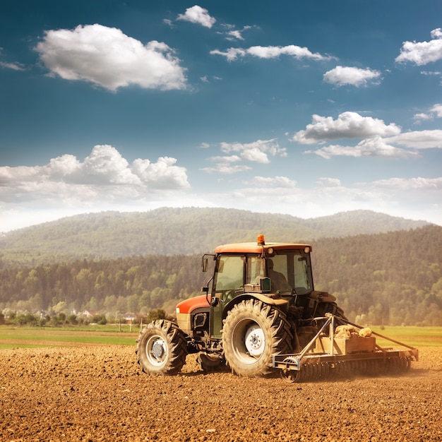 Foto landbouw met tractor