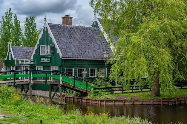 Landelijk landschap met molen in Zaanse Schans Holland Nederland Authentieke Zaandam molen Prachtig Nederland landschap