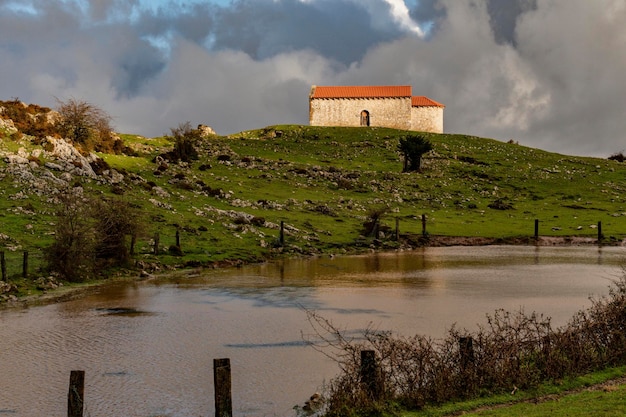 Foto landelijke landschappen in het binnenland van asturië