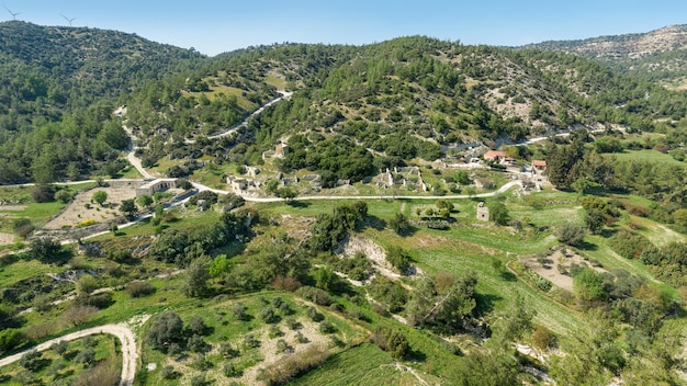 Landelijke ontvolking in Cyprus Semi-verlaten dorp Kato Archimandrita