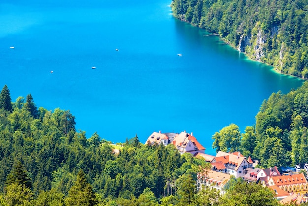 アルプスの山々 の風景バイエルン ドイツ夏のアルプゼー湖のターコイズ ブルーの水の風景