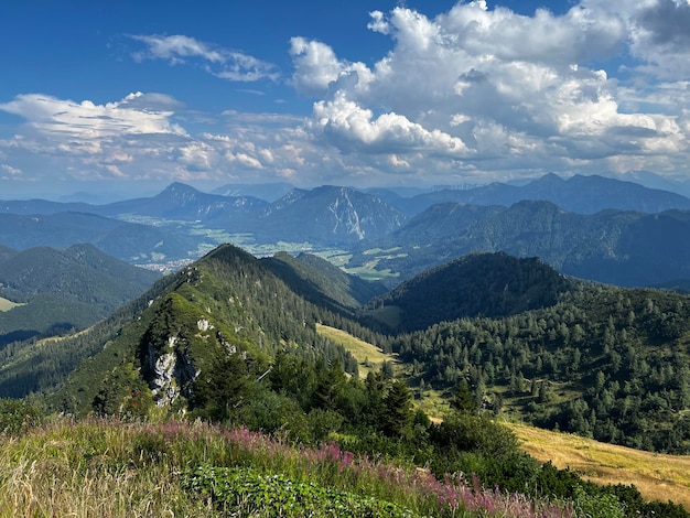Пейзаж в Баварии еще красивее благодаря Альпам