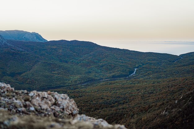 Photo landscape of crimean mountains on dusk in autumn