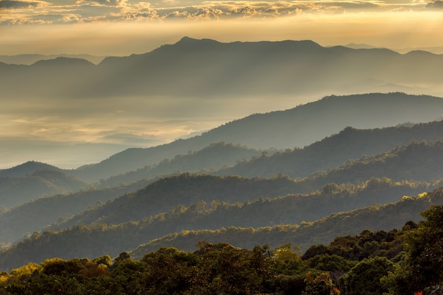 Doi Luang Chiang Dao、チェンマイ県、タイの高山の風景