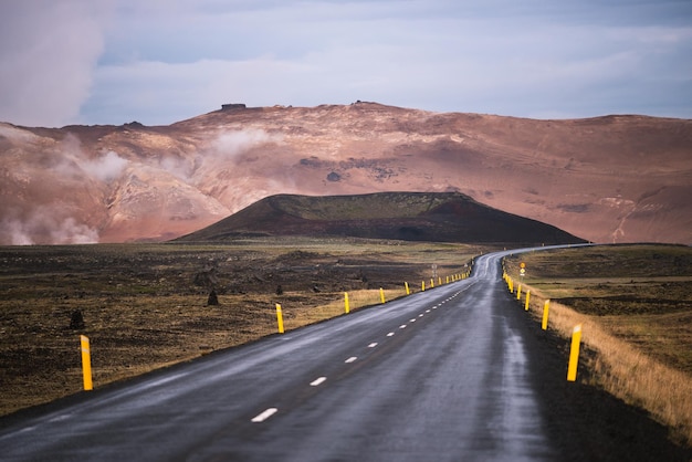 Пейзаж в геотермальной долине Исландии