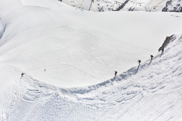 Paesaggio di cime montuose nella zona del monte bianco