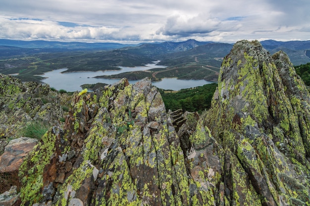 Photo landscape near the atazar dam (madrid, spain)