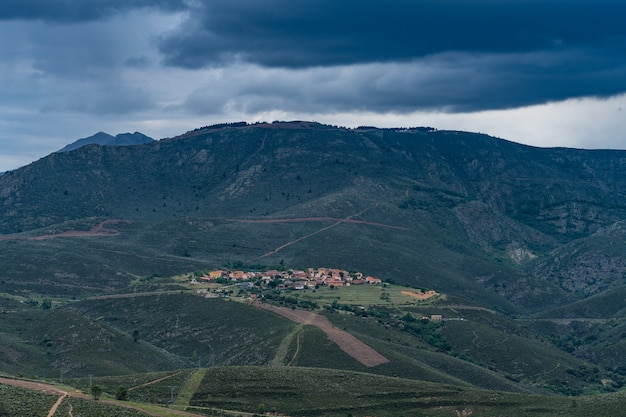 Photo landscape near the atazar dam (madrid, spain)