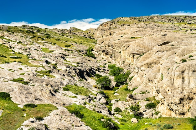 조지아의 고대 암석 마을 인 Uplistsikhe 근처 풍경