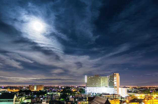 夜のバンコクの風景