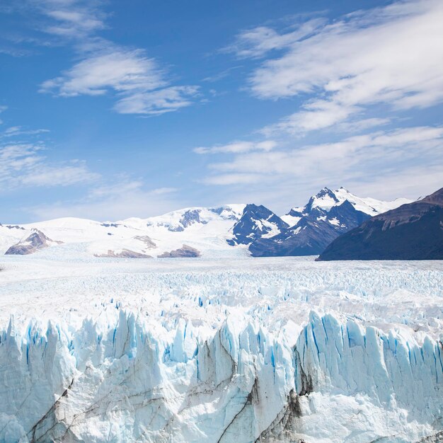 写真 アルゼンチンのパタゴニア氷河の雪氷と青空の風景