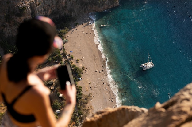 풍경 Oludeniz, 터키, 어린 소녀 바위