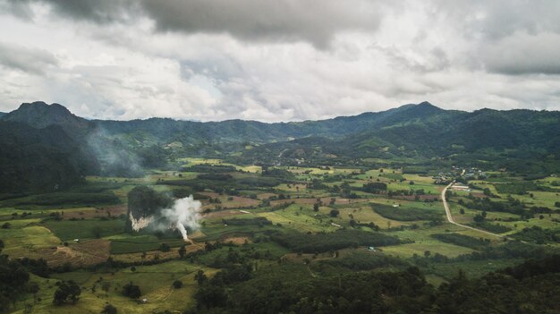 Phayao Province、タイのPhu Lanka山林公園の風景