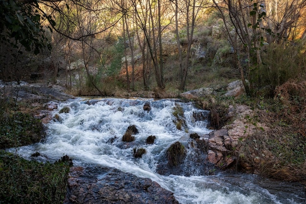 Penha Garcia ポルトガルの近くの Ponsul 川の風景