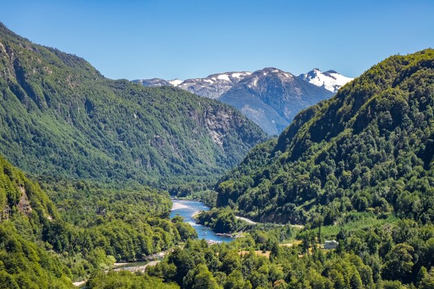 美しい山の景色、パタゴニア、チリ、南アメリカのムルタ川渓谷の風景