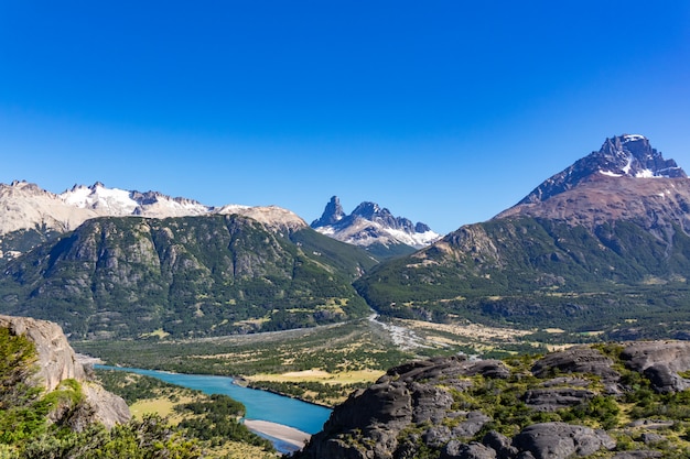 Paesaggio della valle del fiume murta con il bello mountain view, patagonia, cile, sudamerica